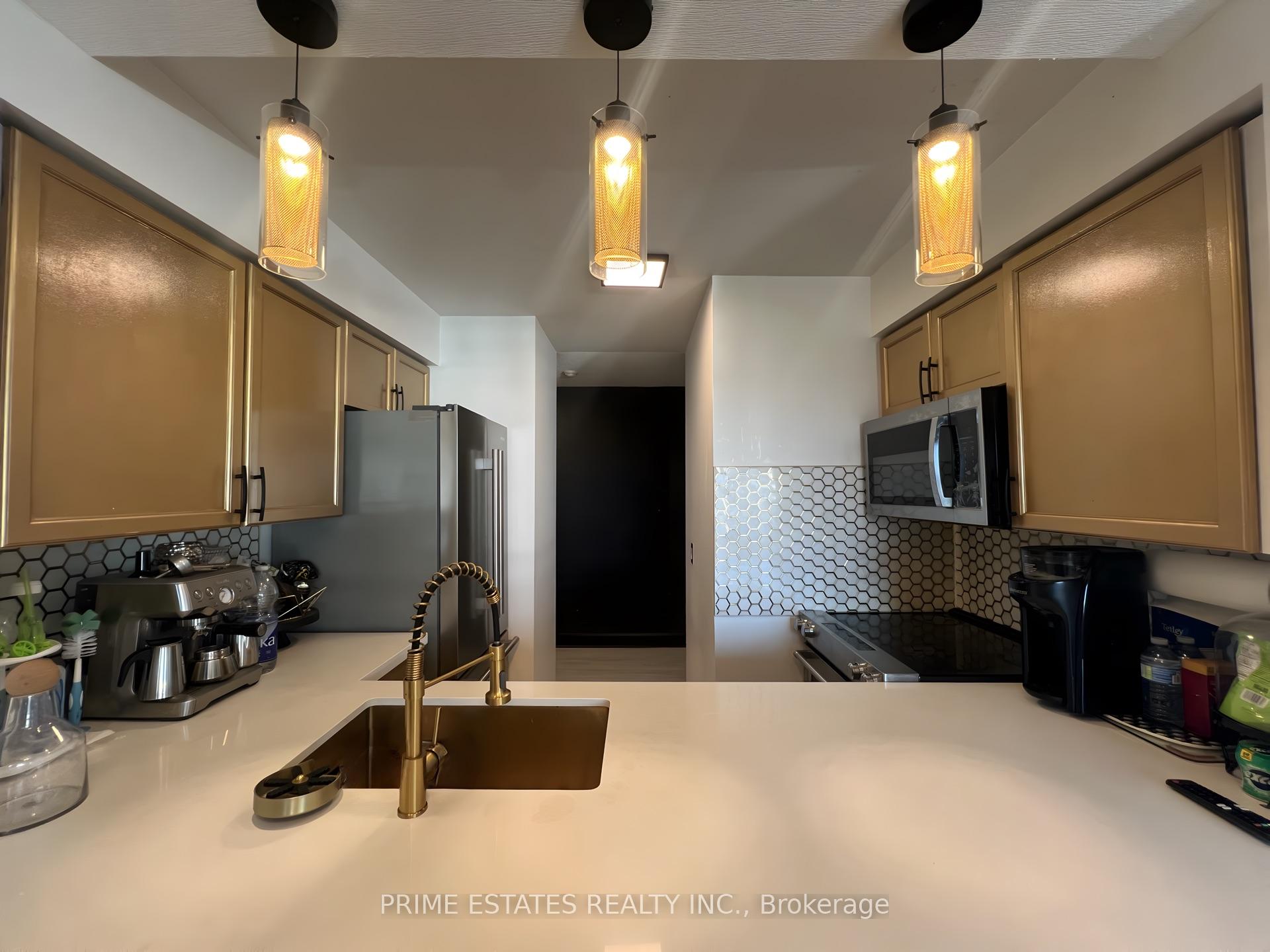 2 Bedrooms Condo at 70 Town Centre,  Toronto For sale