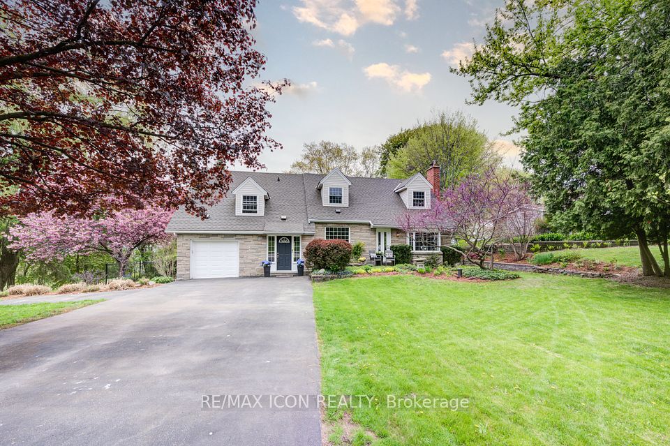 62 Maple Avenue, Hamilton, ON L9H 4W4