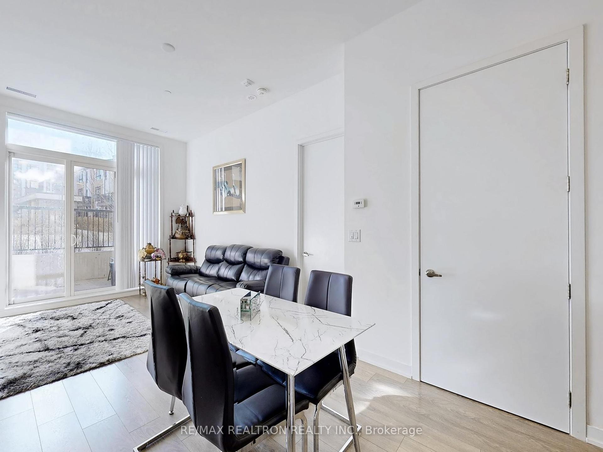 2 Bedrooms Condo at 160 Canon Jackson, Toronto For sale