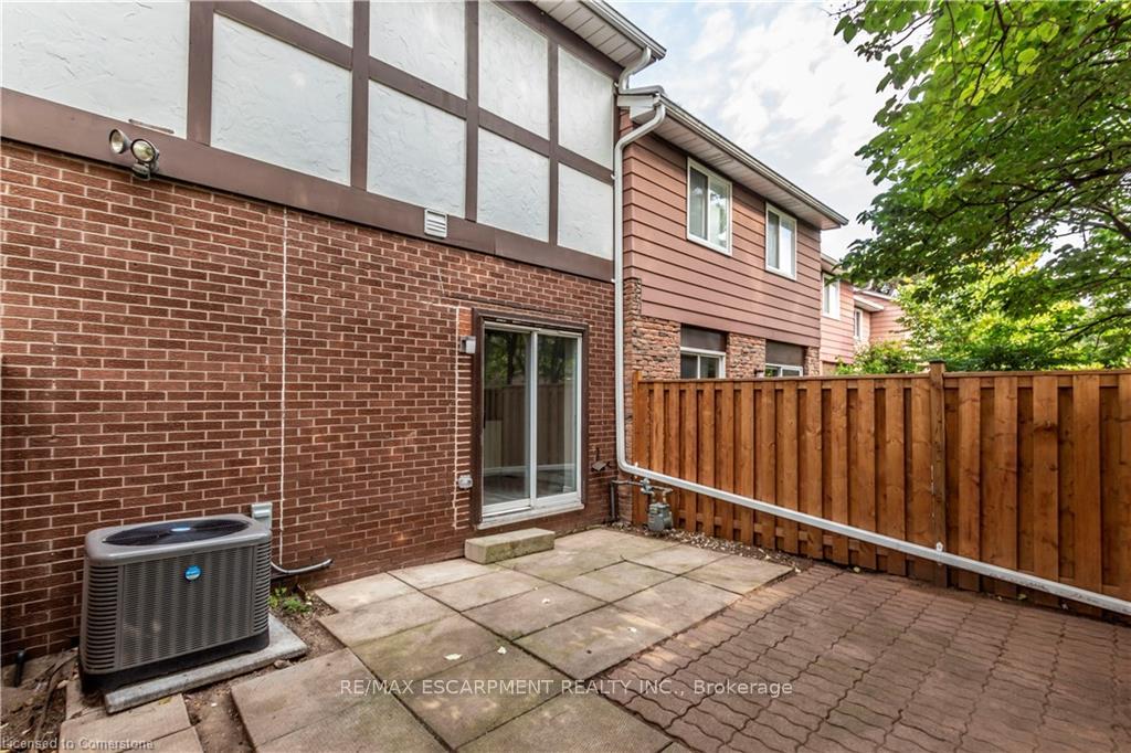 3 Bedrooms Condo at 4199 Longmoor, Burlington For sale