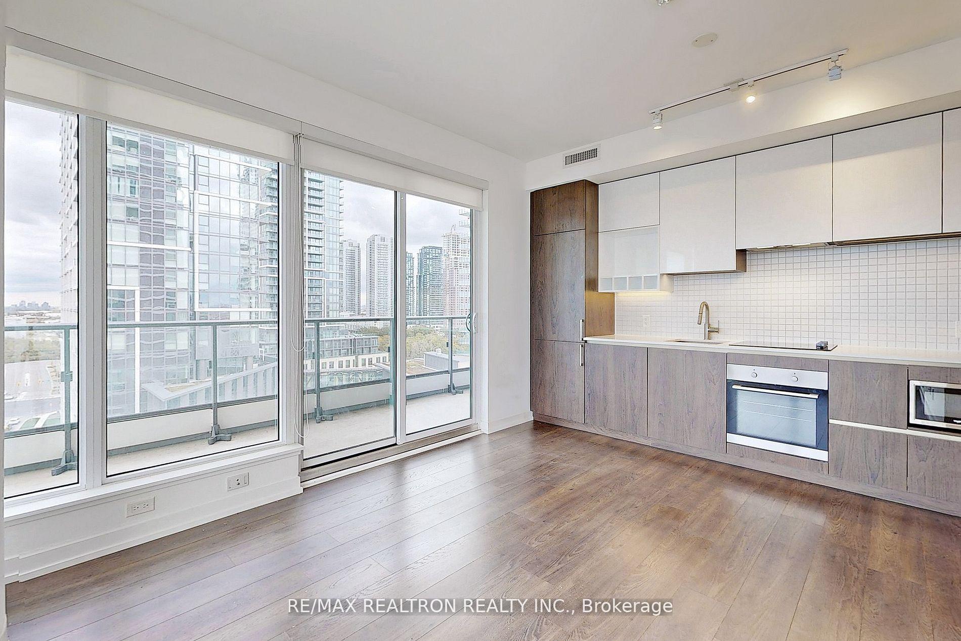 2 Bedrooms Condo at 950 Portage, Vaughan For sale