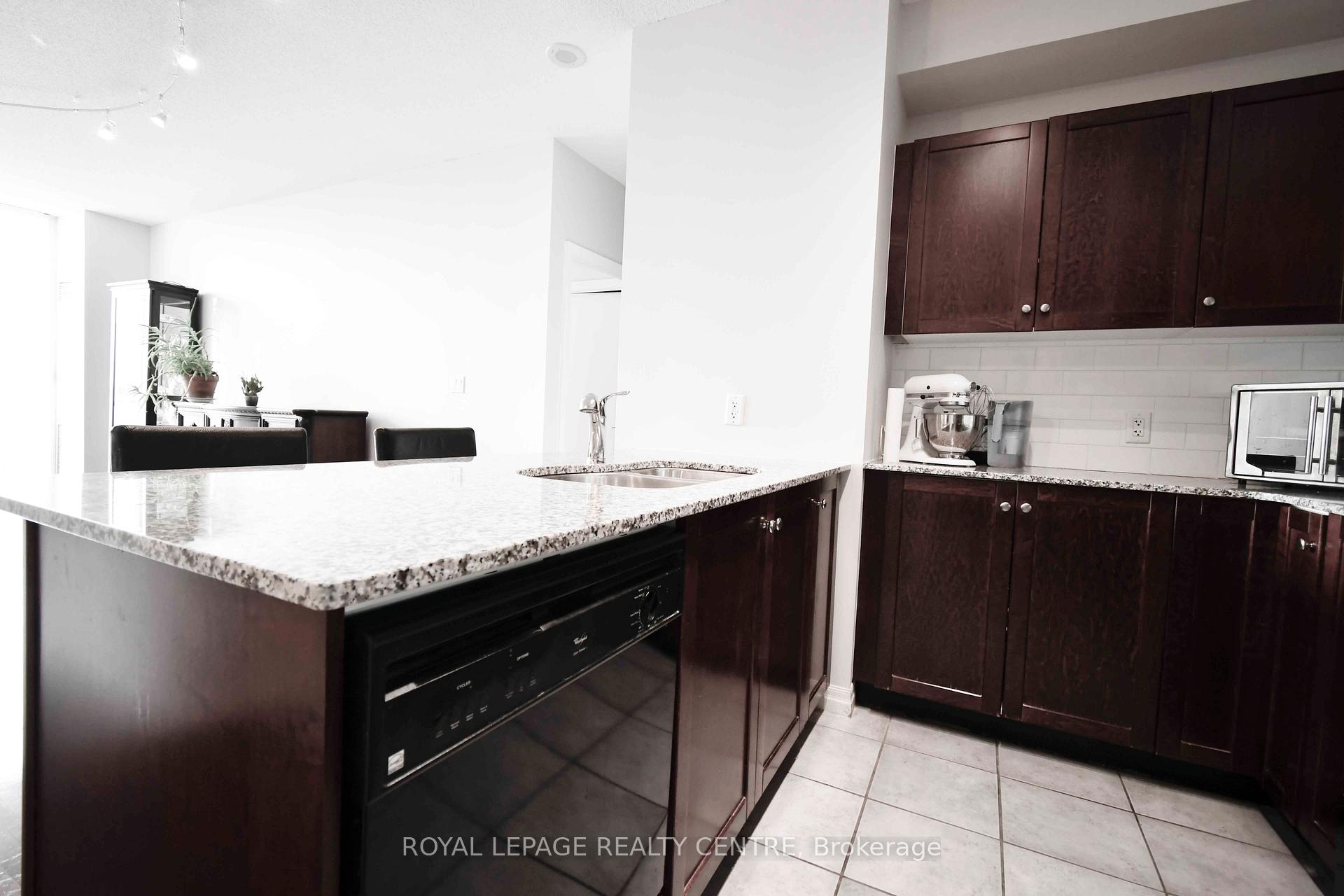 2 Bedrooms Condo at 1359 Rathburn, Mississauga For sale