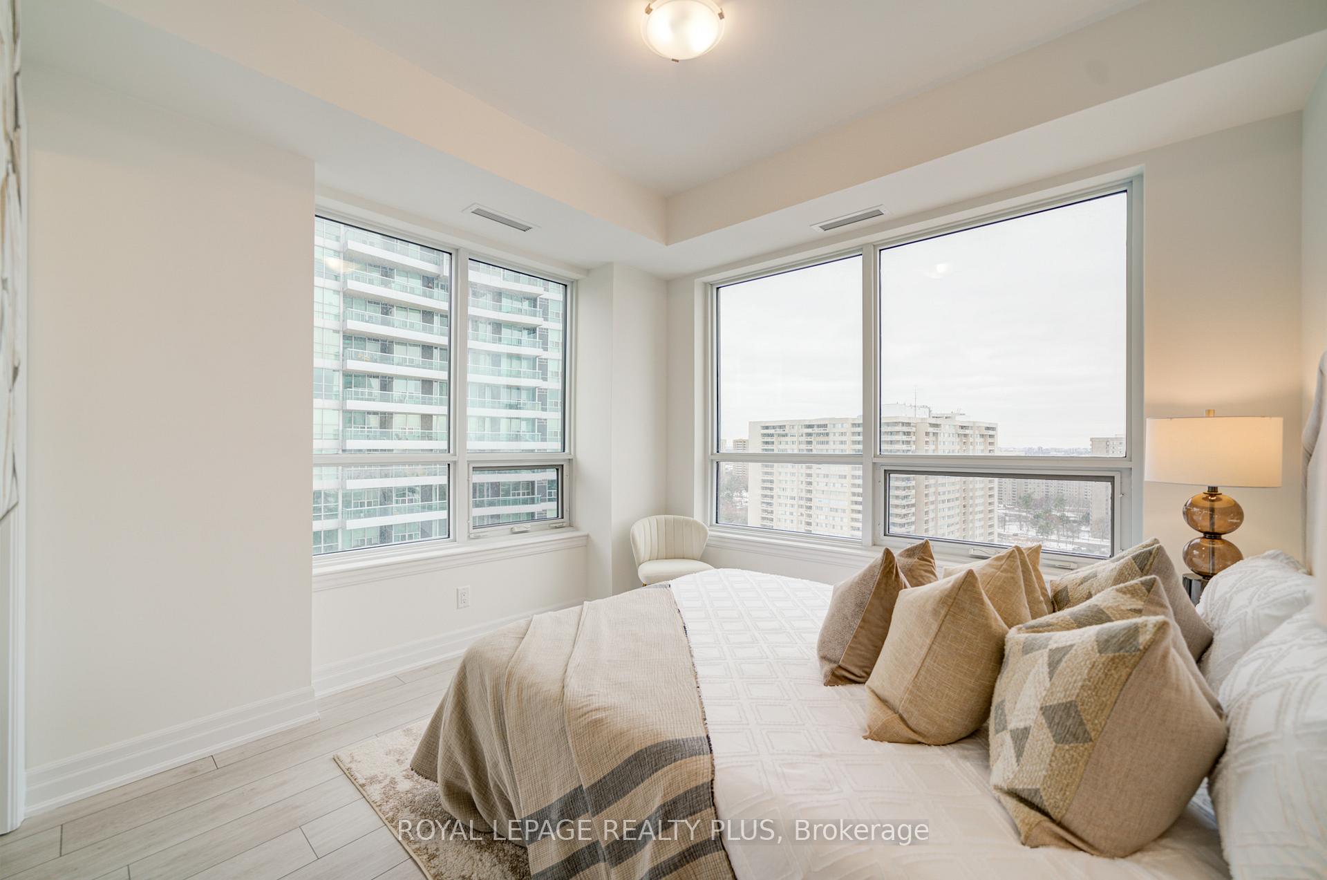2 Bedrooms Condo at 30 Elm, Mississauga For sale