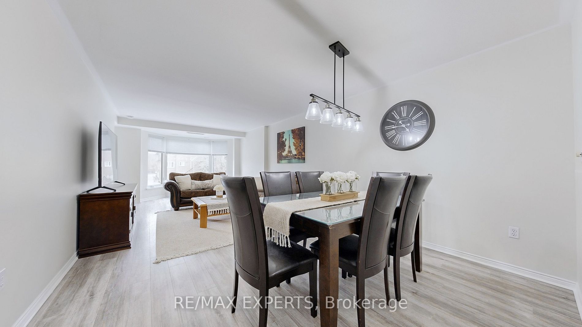 85 Wellington Street W 211