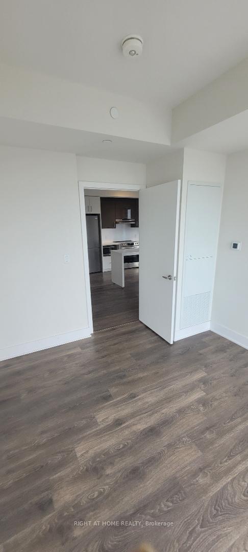 2 Bedrooms Condo at 188 Fairview mall, Toronto For sale
