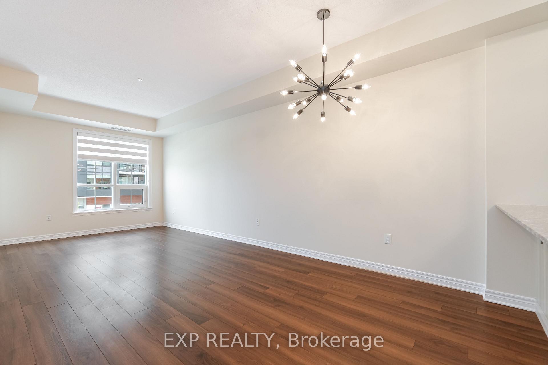 3 Bedrooms Condo at 216 Oak Park, Oakville For sale