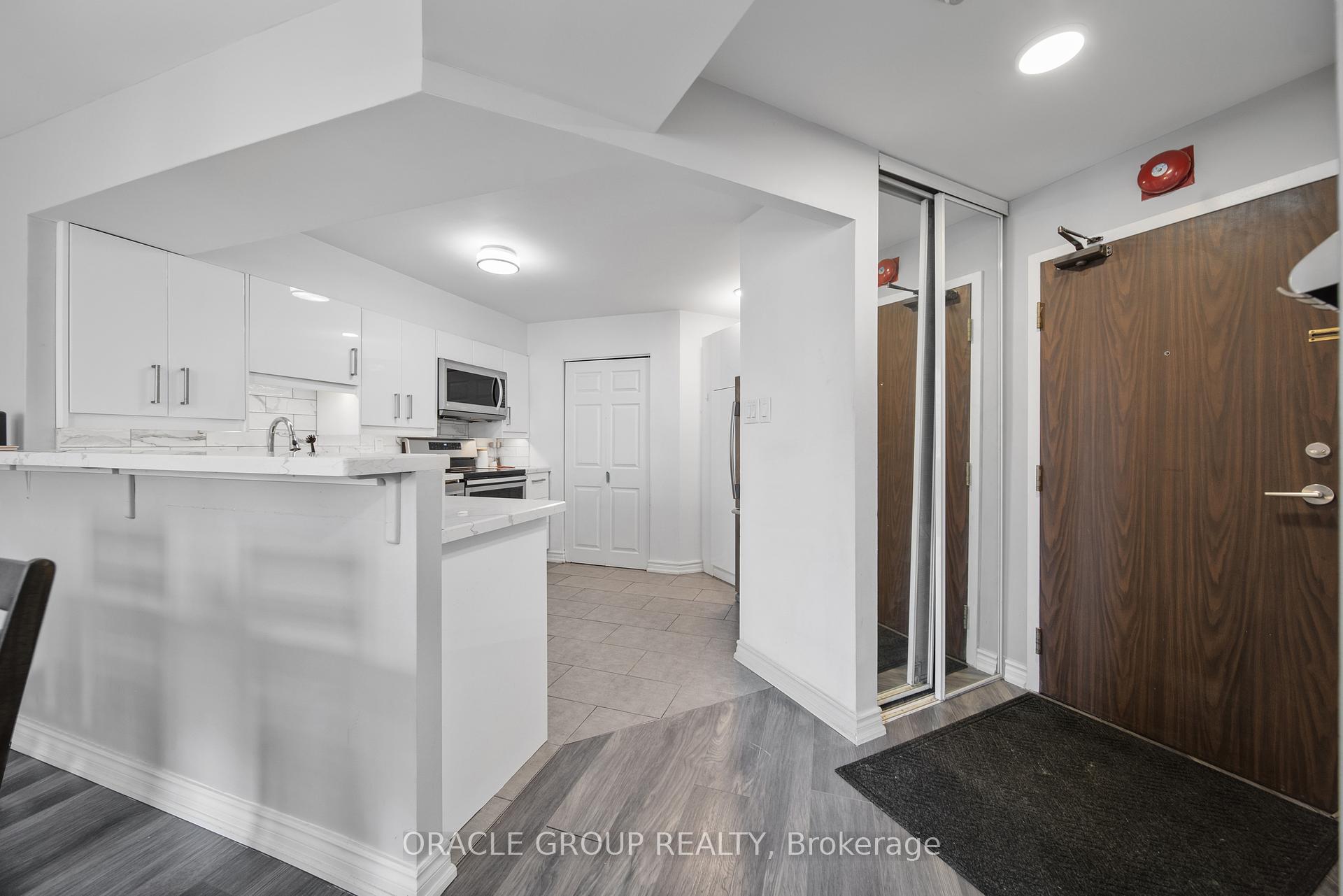 1 Bedroom Condo at 1485 Lakeshore,  Mississauga For sale