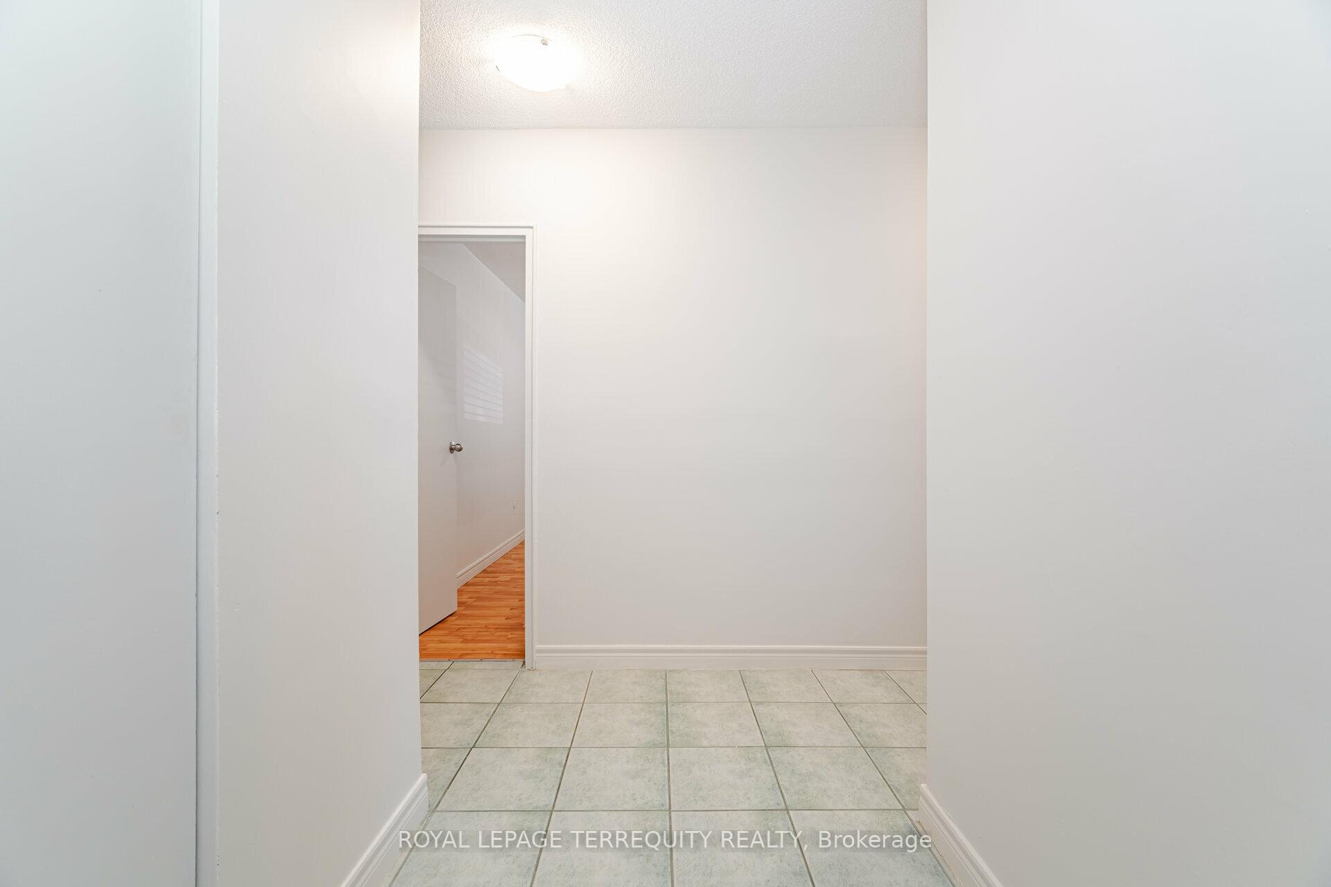 2 Bedrooms Condo at 81 Charlton, Hamilton For sale