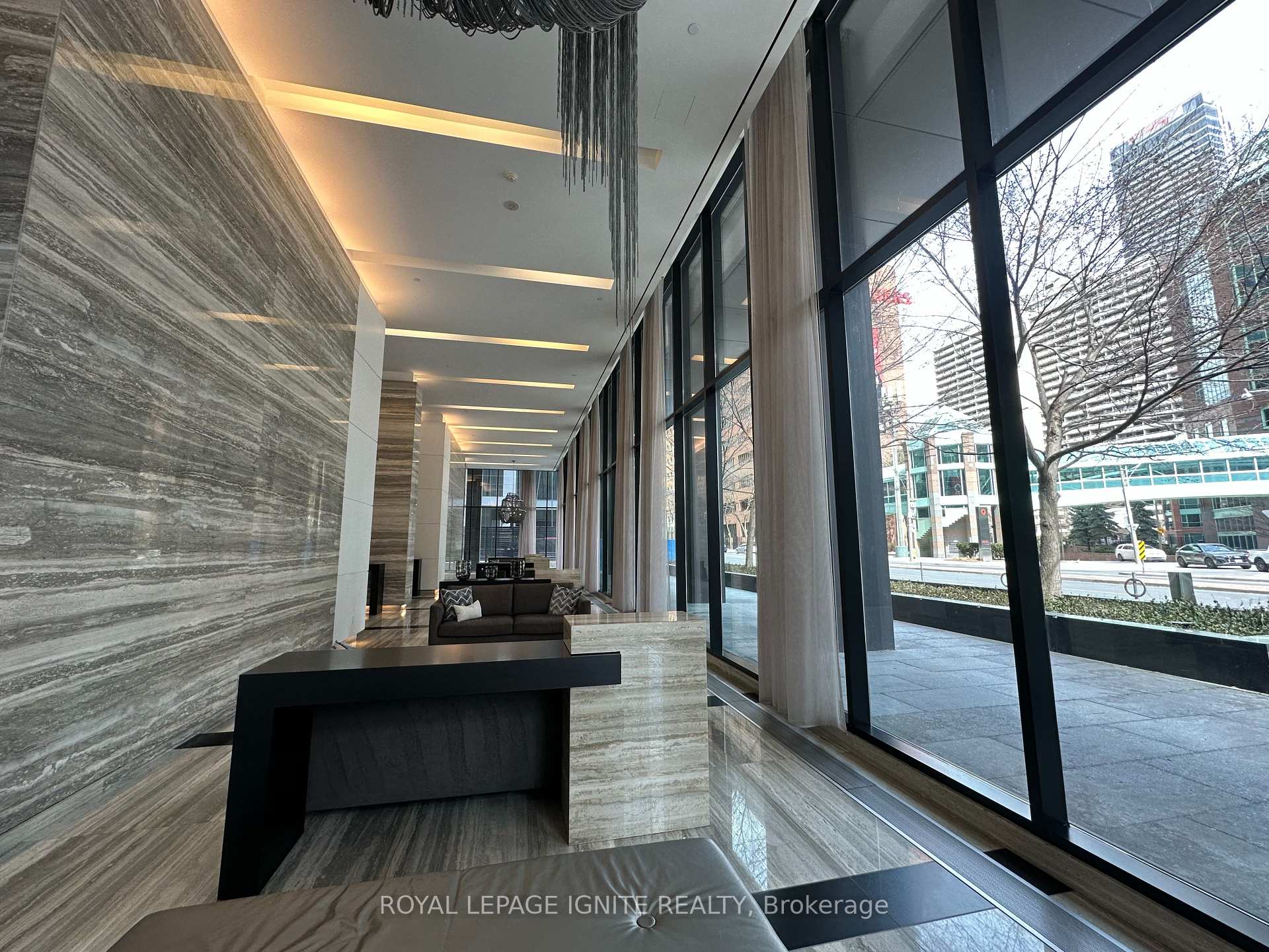 2 Bedrooms Condo at 110 Charles, Toronto For sale