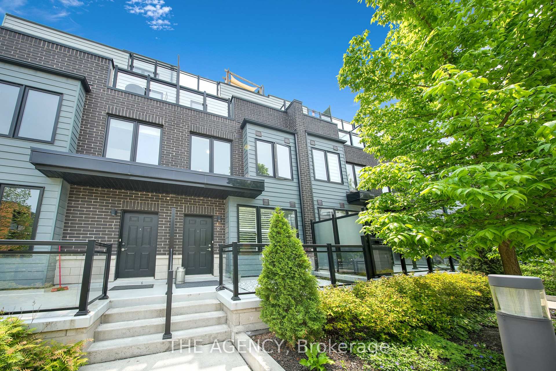 3 Bedrooms Condo at 1155 Stroud, Mississauga For sale