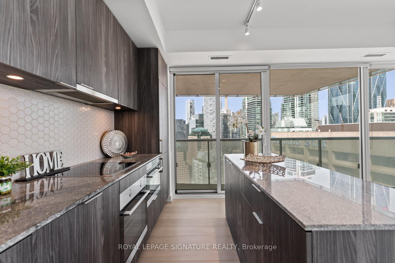3 Bedrooms Condo at 15 Queens, Toronto For sale