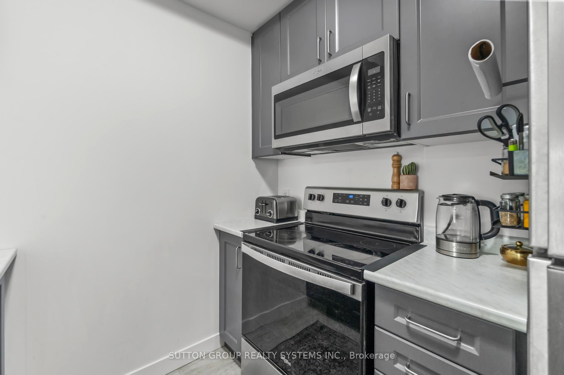 2 Bedrooms Condo at 460 Dundas, Hamilton For sale