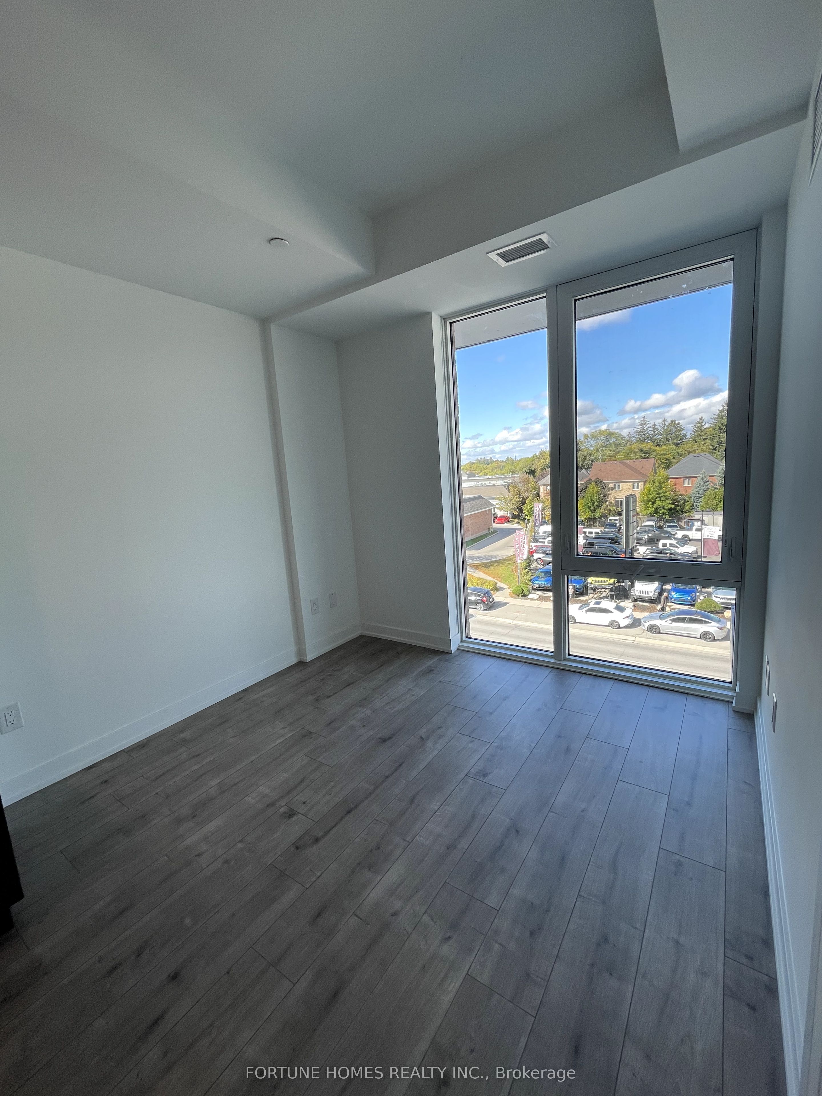 215 Lakeshore Road W, #340