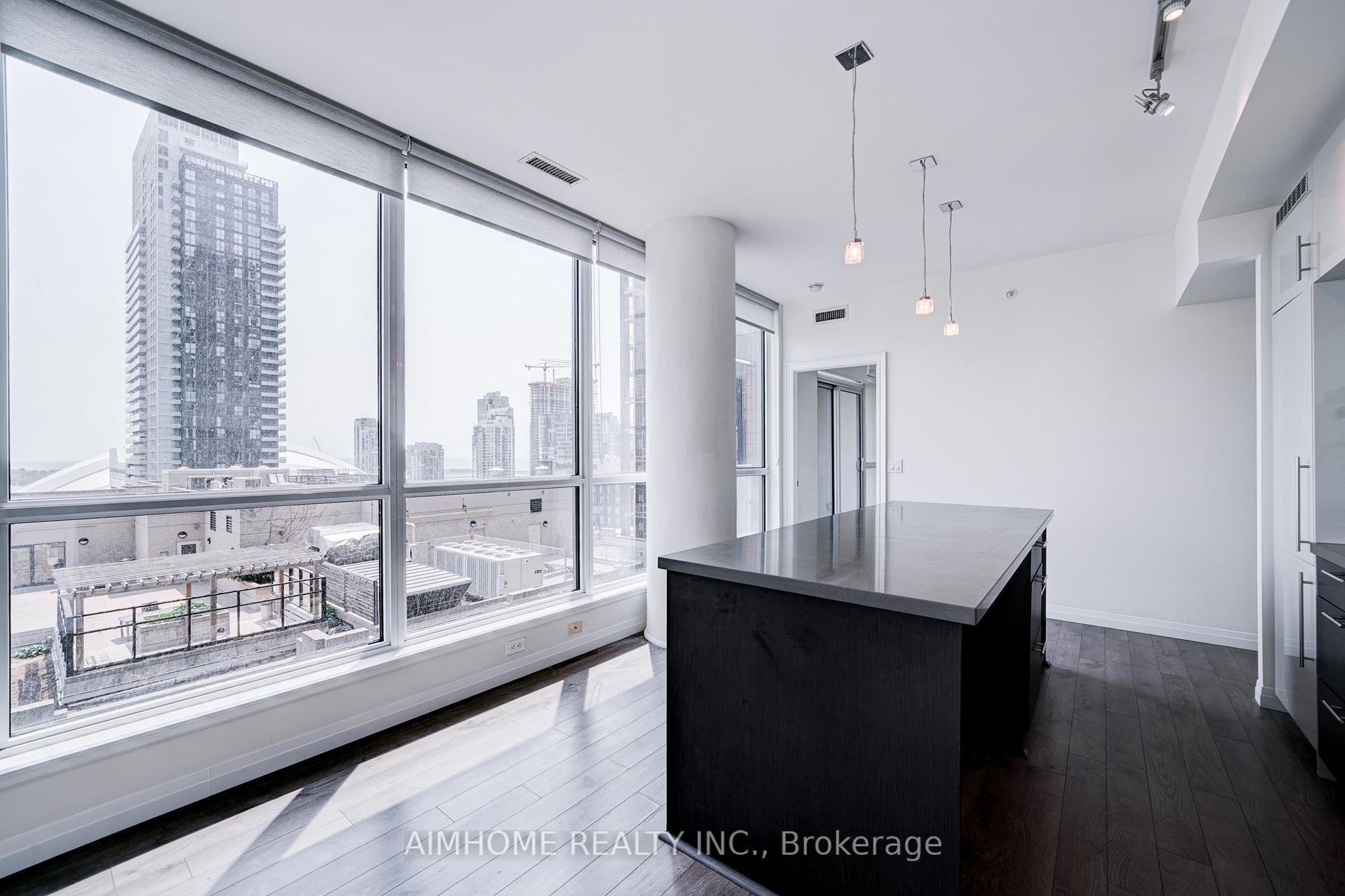 2 Bedrooms Condo at 8 Mercer, Toronto For sale