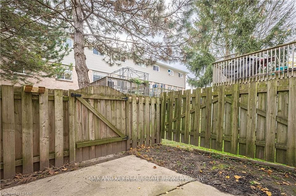 320 WESTMINSTER Avenue