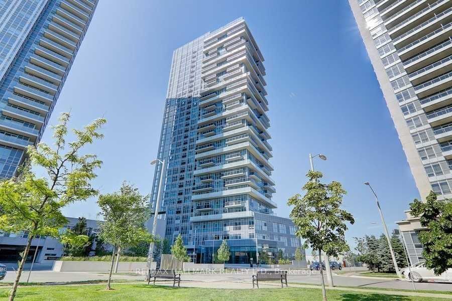 225 Village Green Square