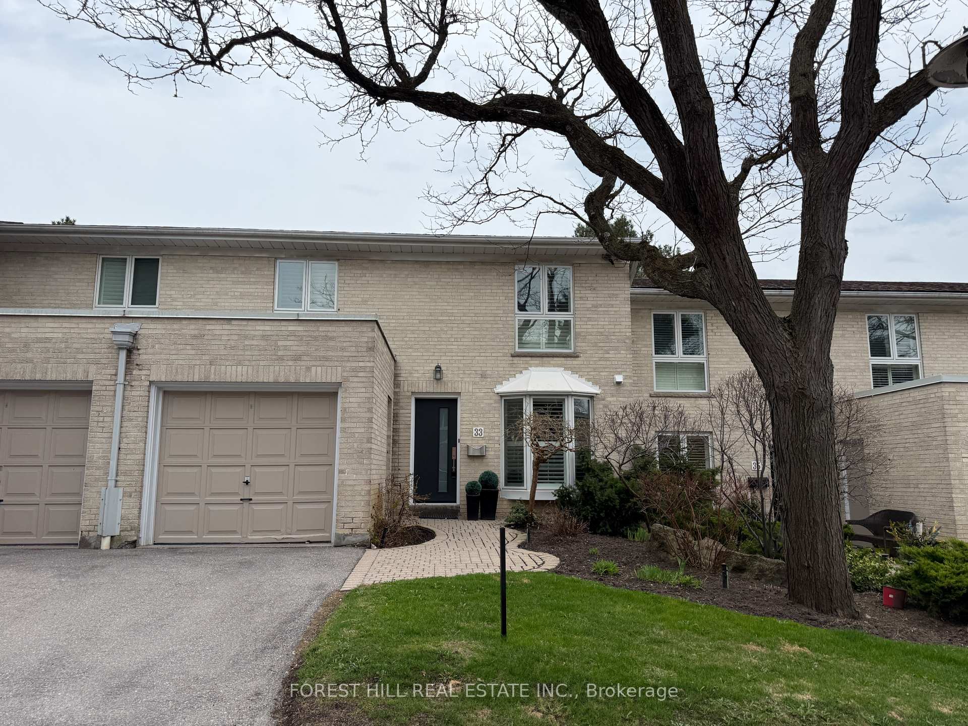 4 Bedrooms Condo at 33 Proudbank Millway, Toronto For sale