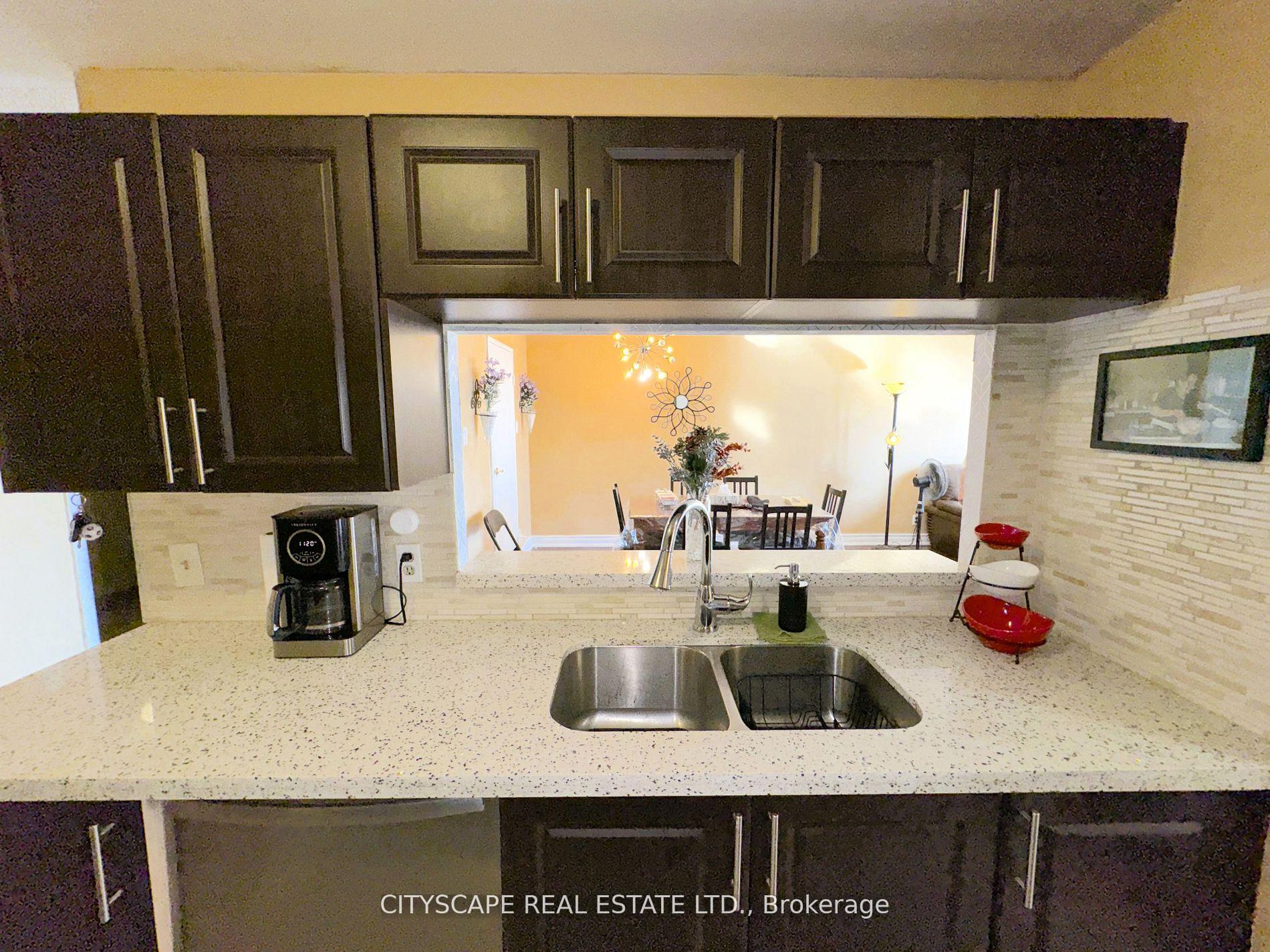 2 Bedrooms Condo at 25 Trailwood, Mississauga For sale