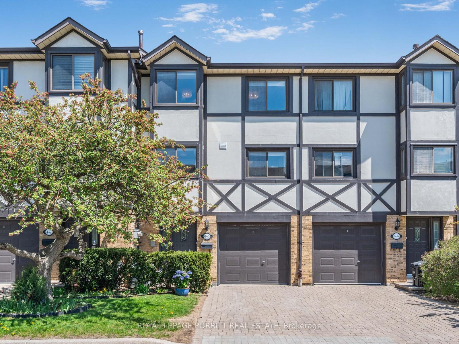 3 Bedrooms Condo at 4 Bradbrook, Toronto For sale