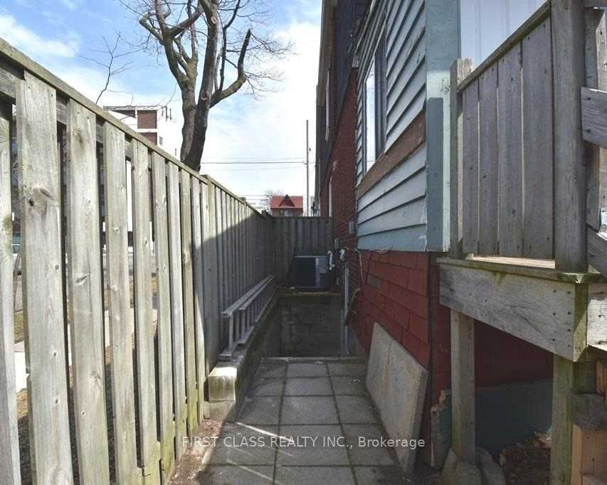 1050 Woodbine Avenue, #Bsmt
