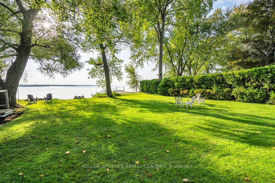 Large property with mature hedges