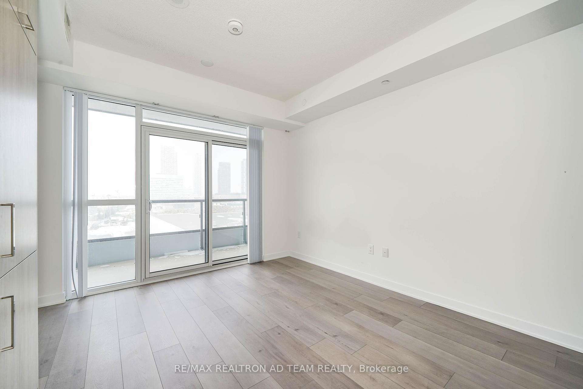 Condo at 10 Honeycrisp, Vaughan For sale