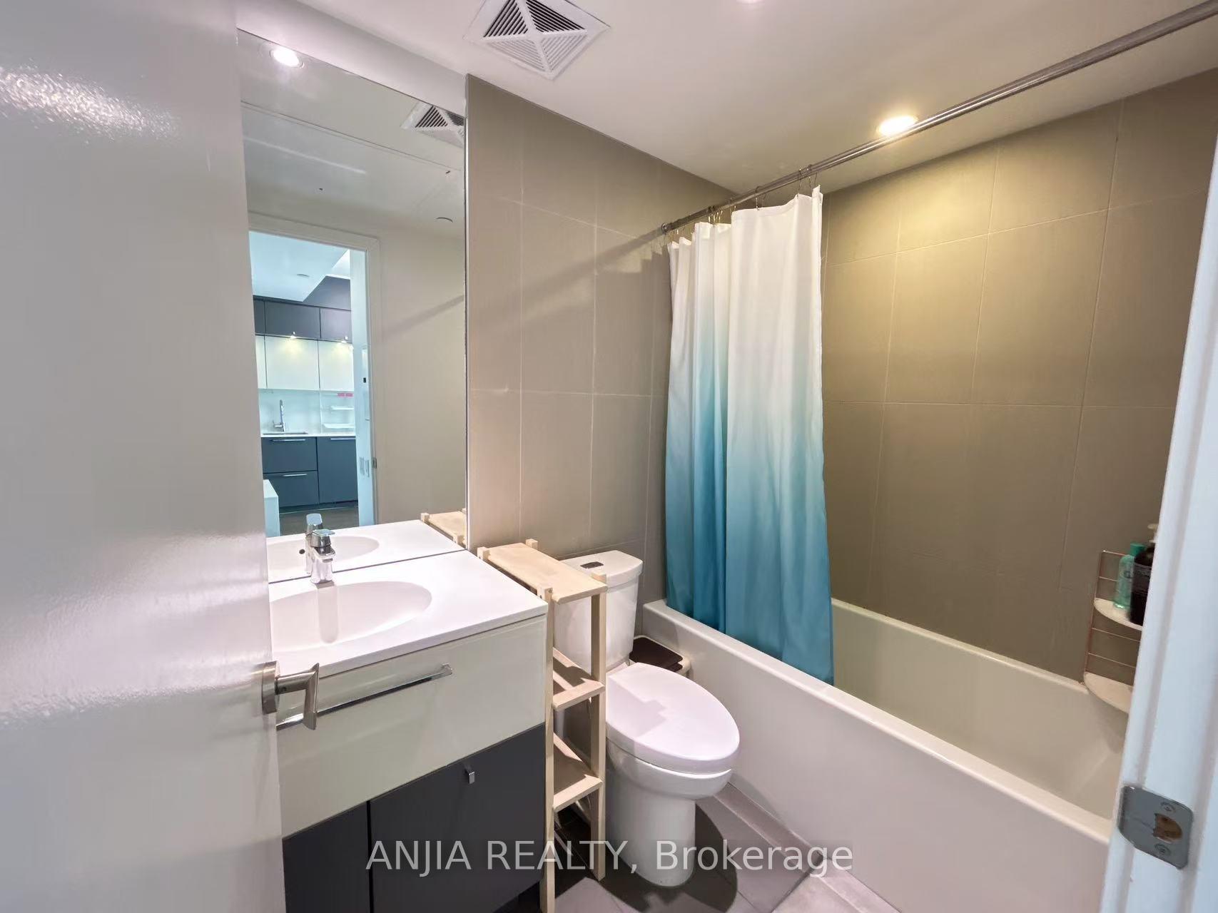 1 Bedroom Condo at 15 Grenville, Toronto For sale