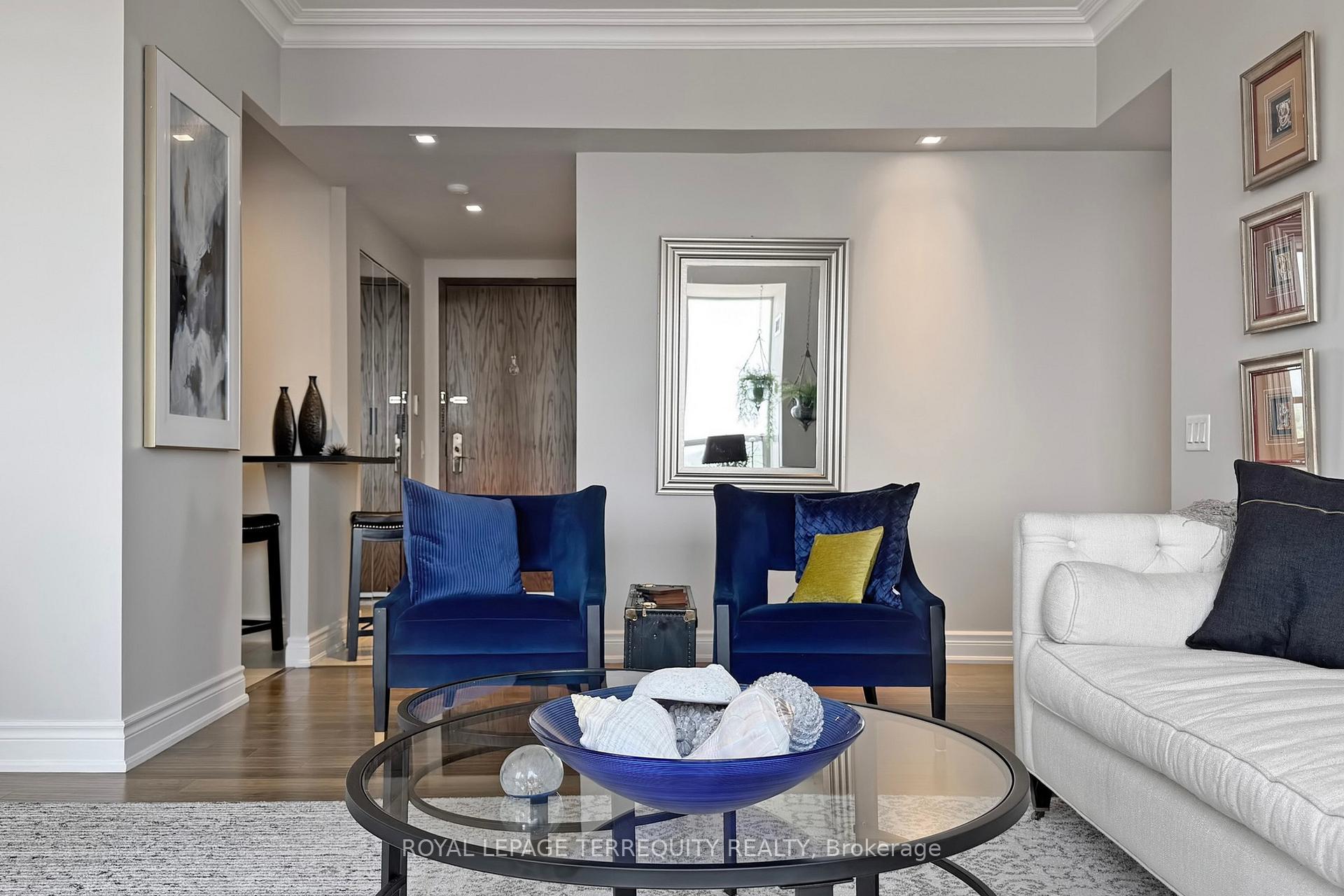 3 Bedrooms Condo at 2 Clairtrell, Toronto For sale