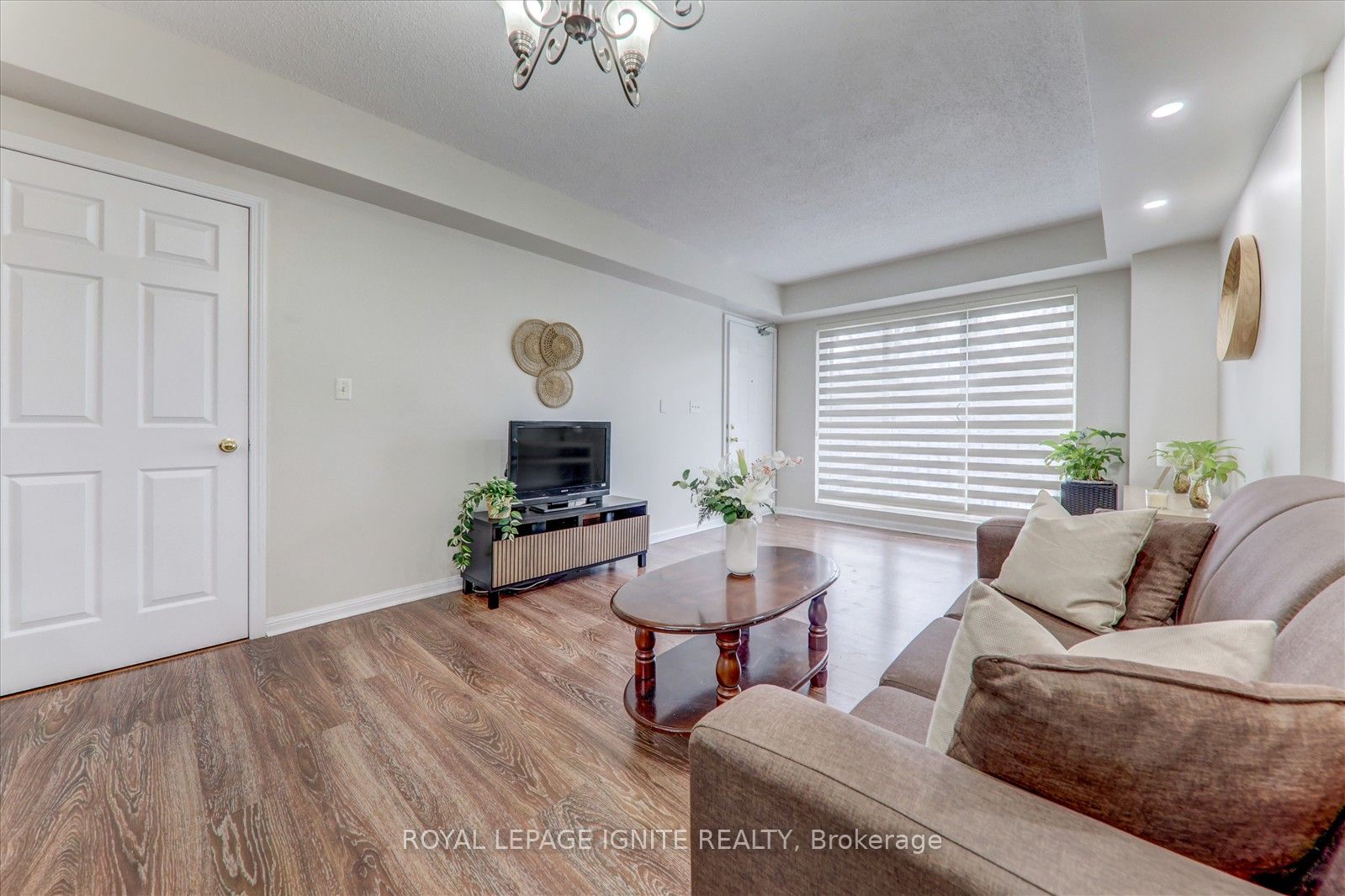 3035 Finch Avenue, #2013