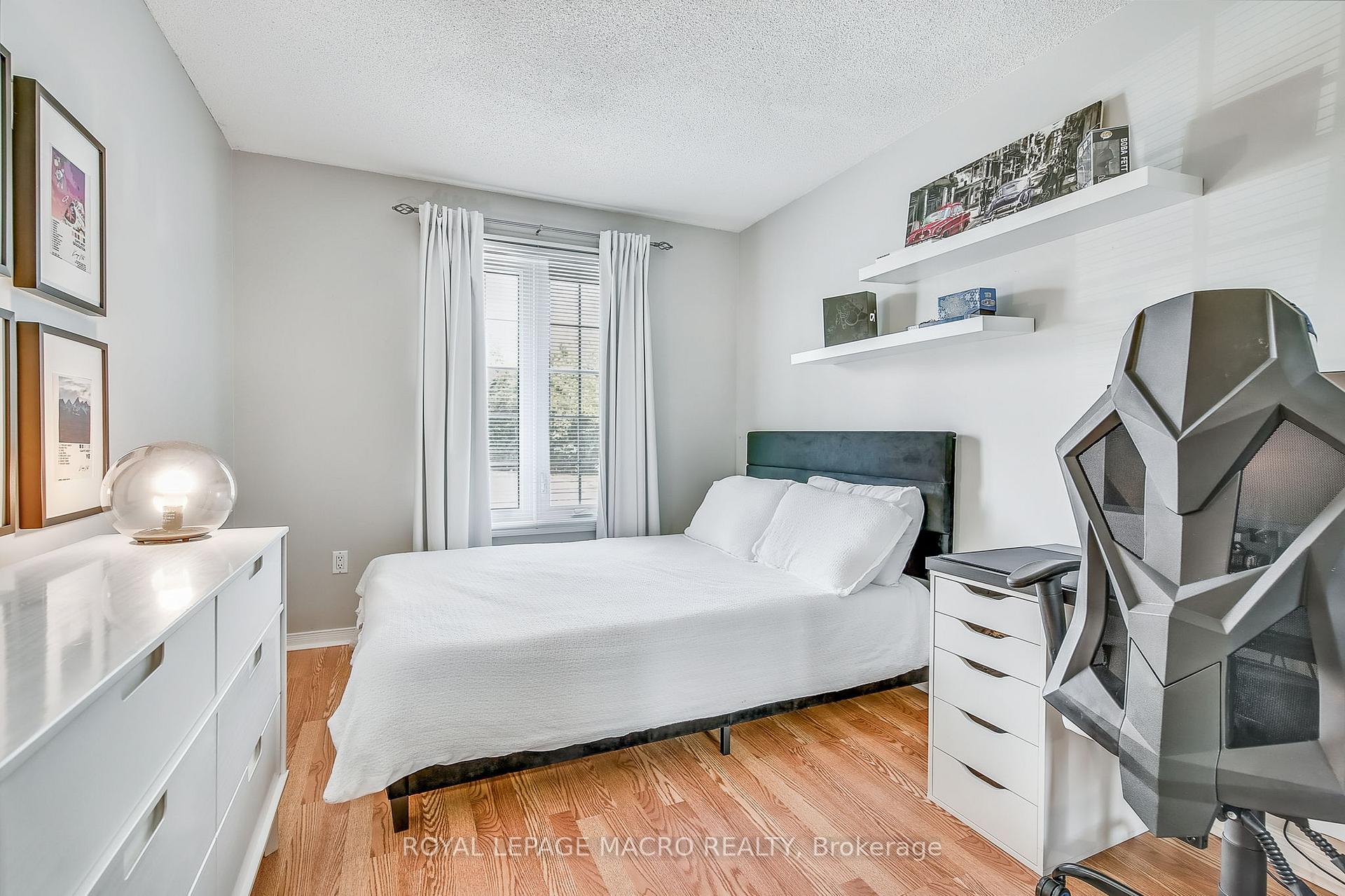 4 Bedrooms Condo at 2055 Walkers, Burlington For sale