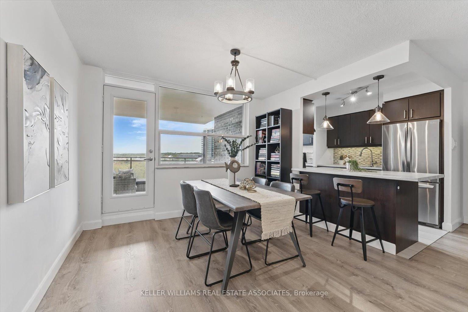2 Bedrooms Condo at 966 Inverhouse, Mississauga For sale