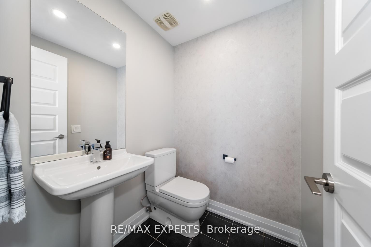 2 Bedrooms Condo at 8167 Kipling, Vaughan For sale