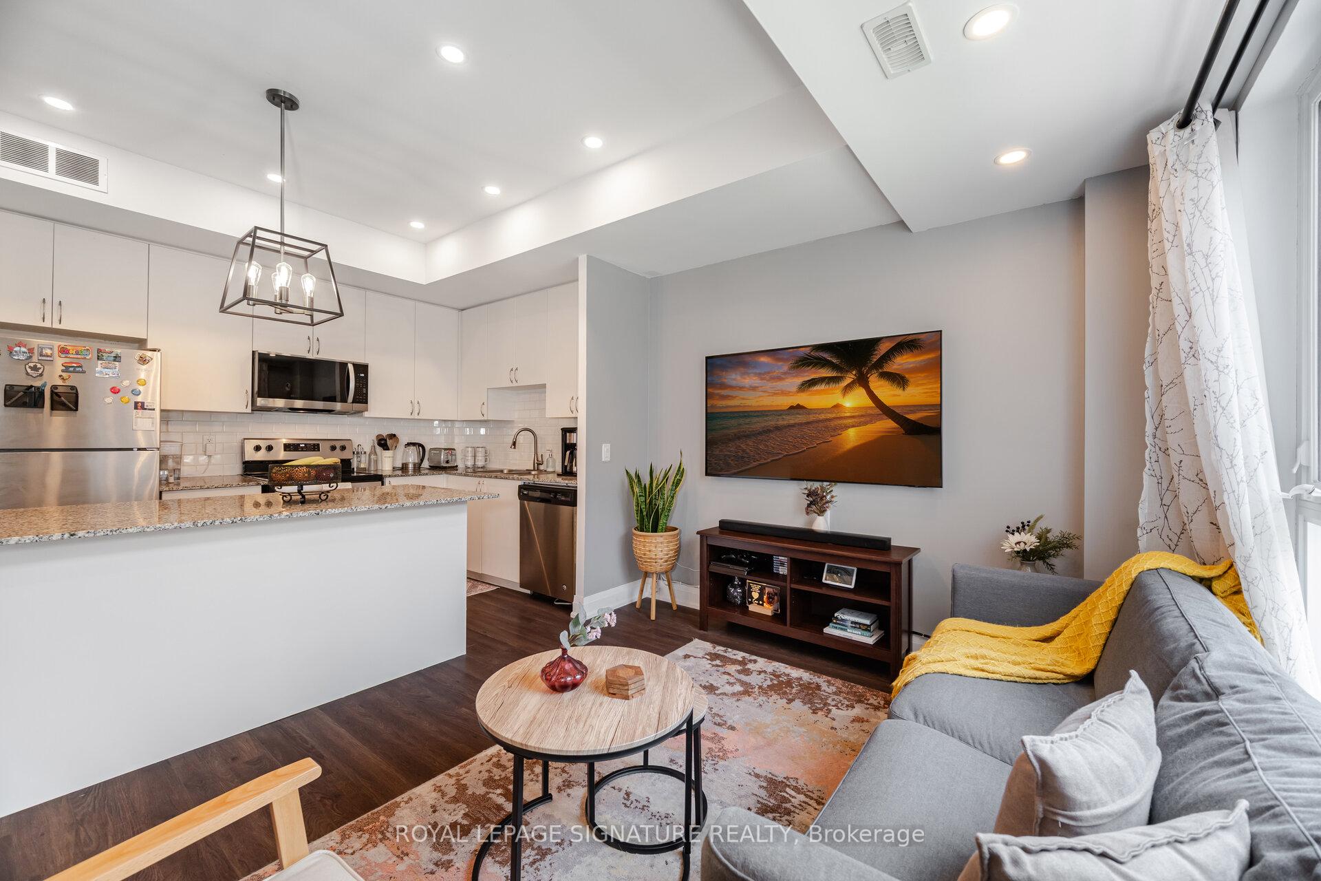 2 Bedrooms Condo at 5289 Highway 7, Vaughan For sale