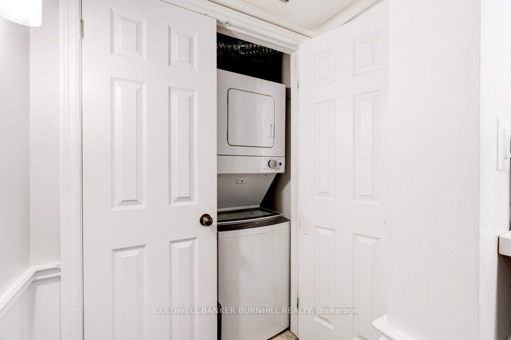 2 Bedrooms Condo at 2040 Cleaver,  Burlington For sale