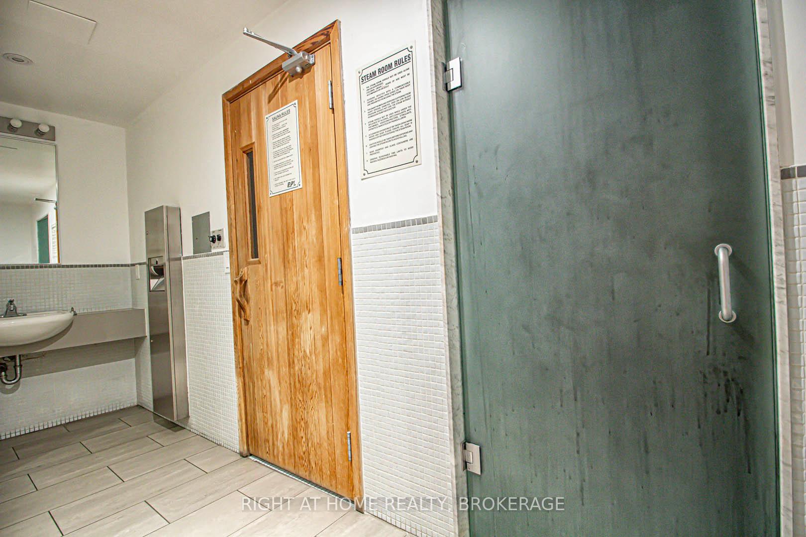 2 Bedrooms Condo at 3939 Duke Of York, Mississauga For sale