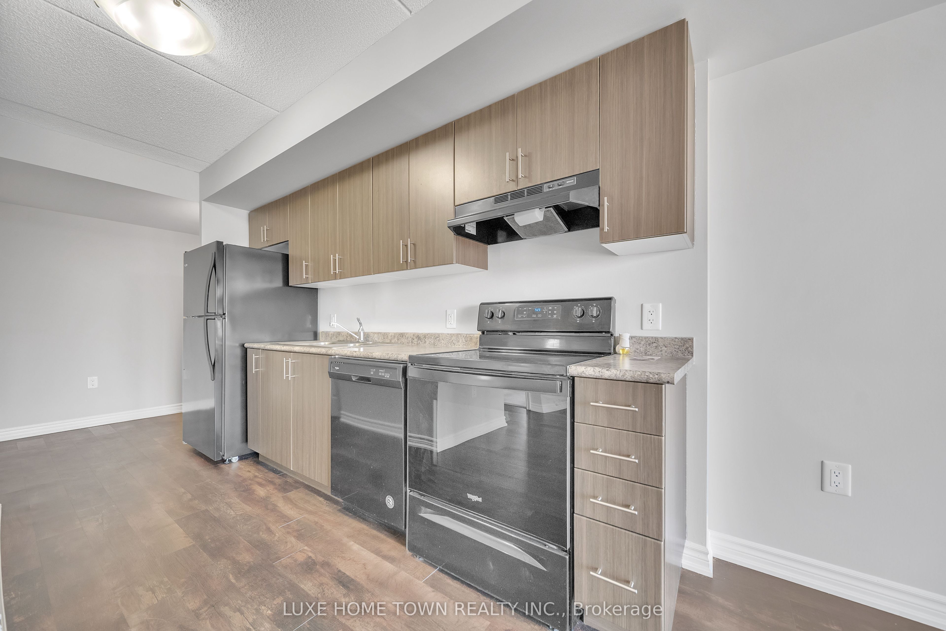 716 Main Street E, #801