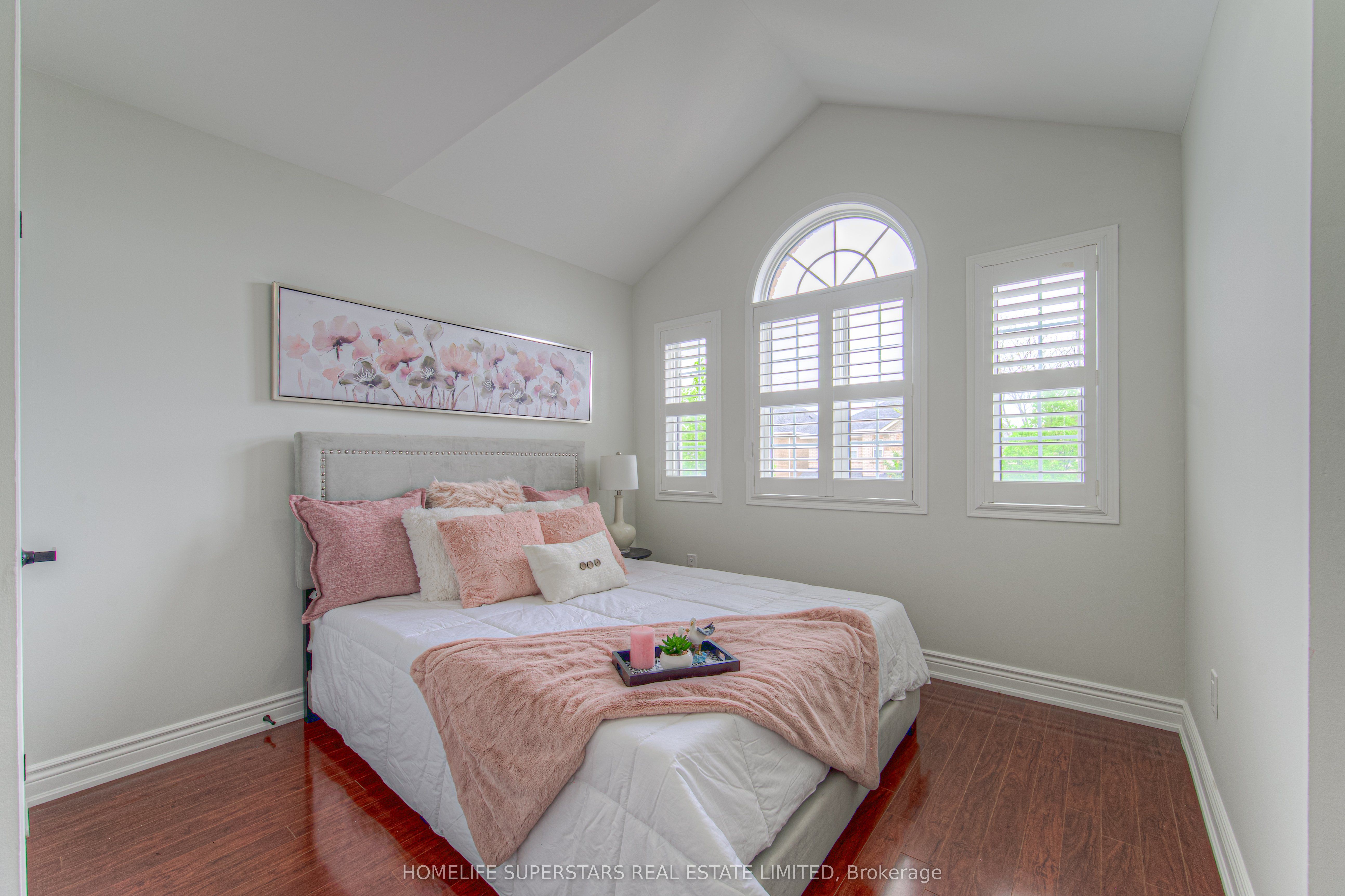 5676 Fantasia Manor