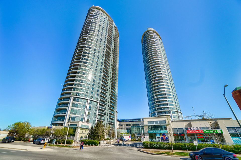 135 Village Green Square