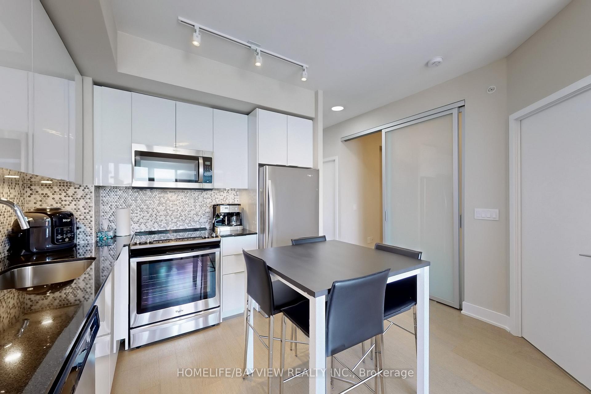 2 Bedrooms Condo at 30 SHORE BREEZE, Toronto For sale