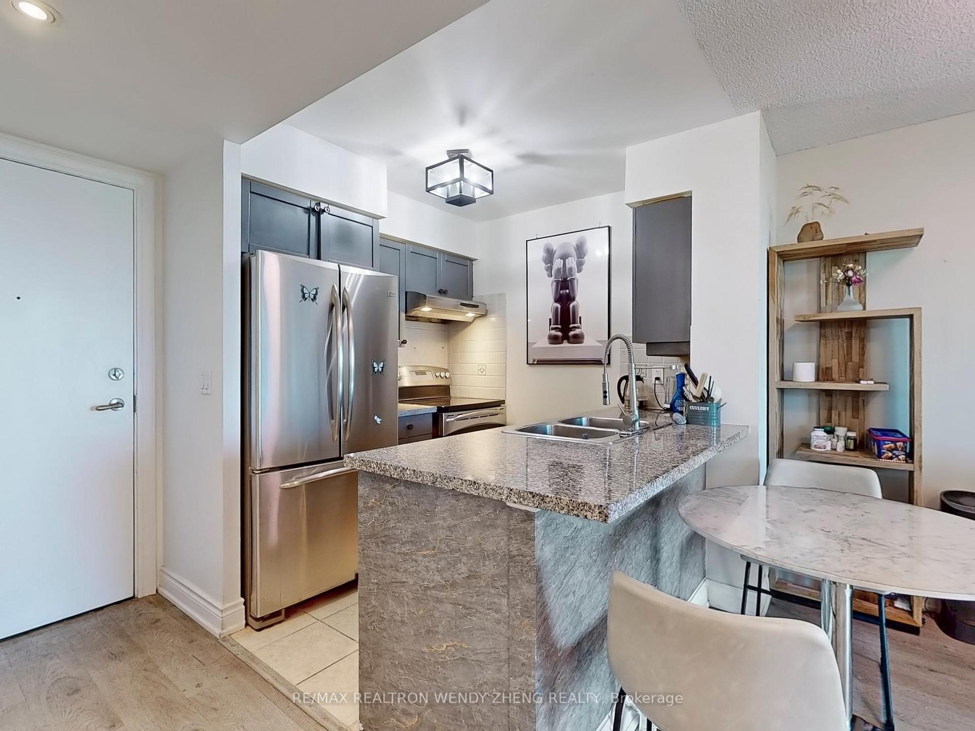 1 Bedroom Condo at 15 Greenview, Toronto For sale