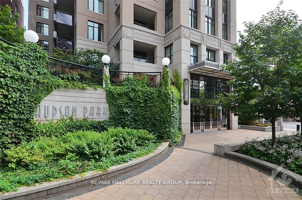 #608 - 245 Kent Street, OttawaCentre, ON K2P 0A5