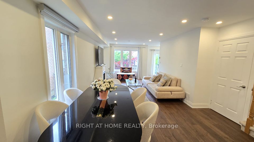 149 Coleridge Drive, Newmarket, ON L3X 2T4