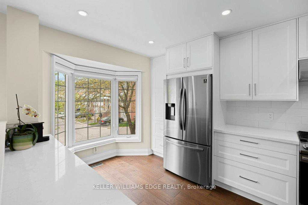 2 Bedrooms Condo at 3480 Upper Middle, Burlington For sale
