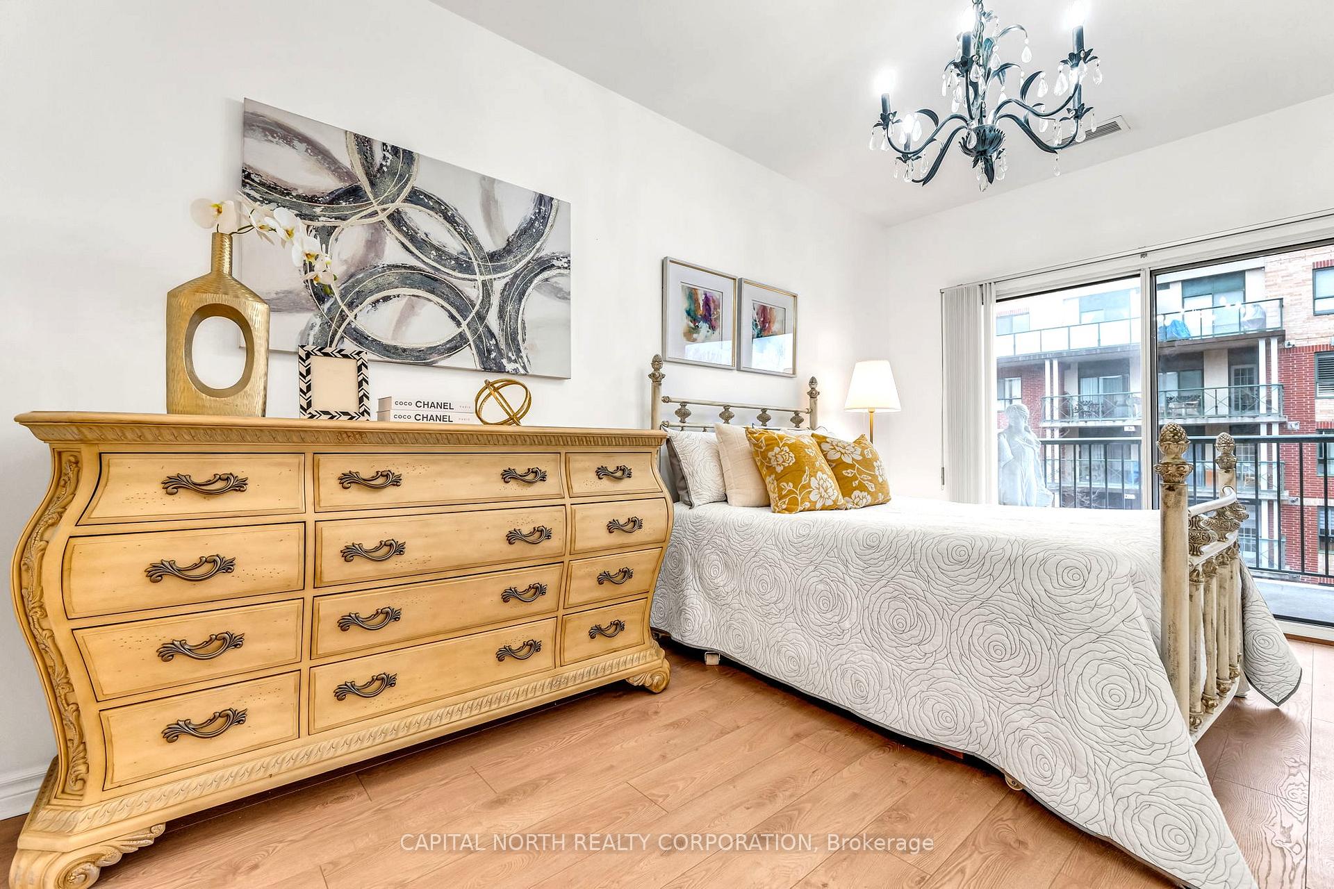 3 Bedrooms Condo at 33 Wallace, Vaughan For sale