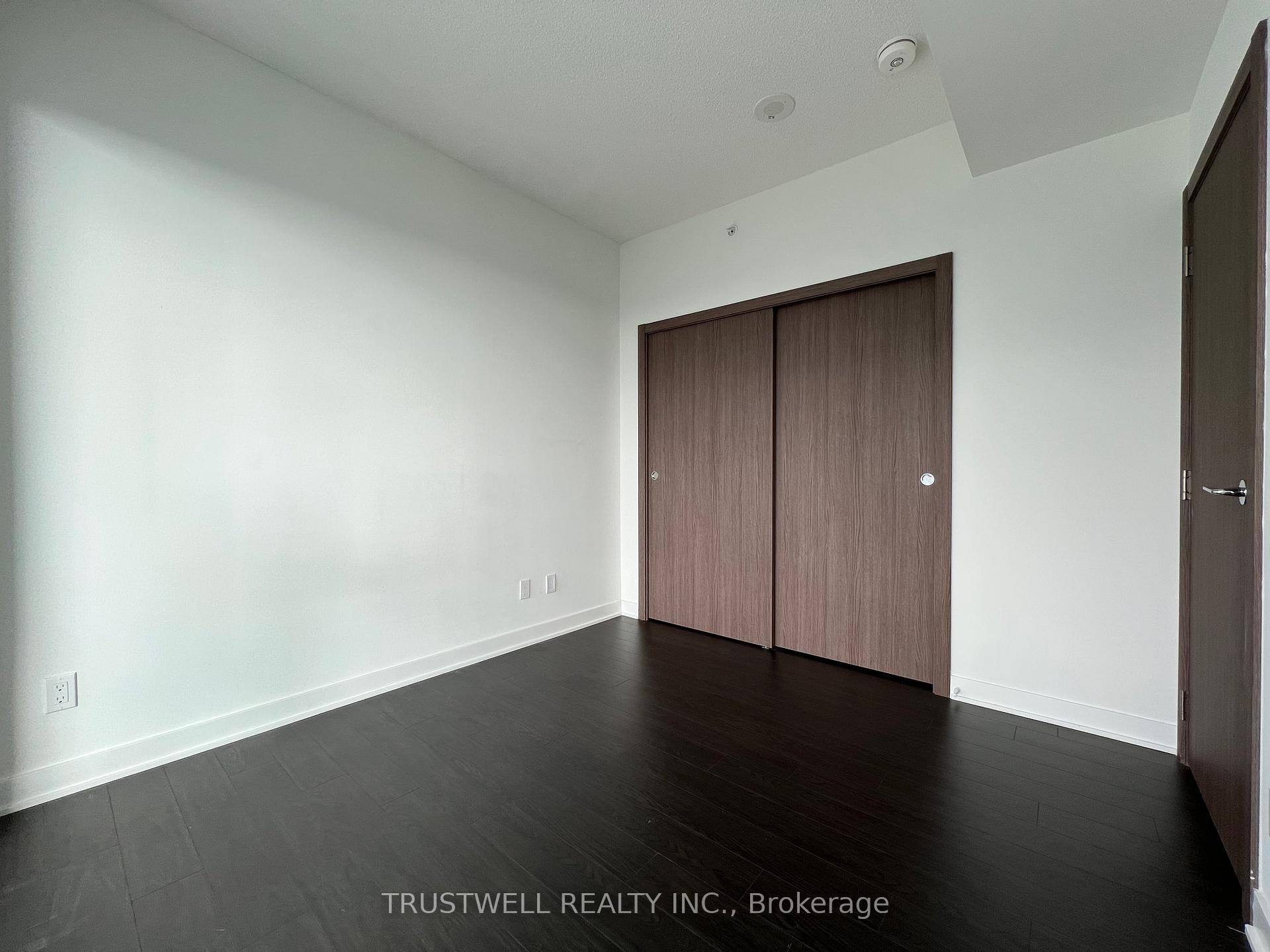 1 Bedroom Condo at 17 Bathurst, Toronto For sale