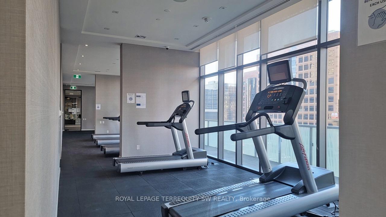 2 Bedrooms Condo at 50 Charles, Toronto For sale