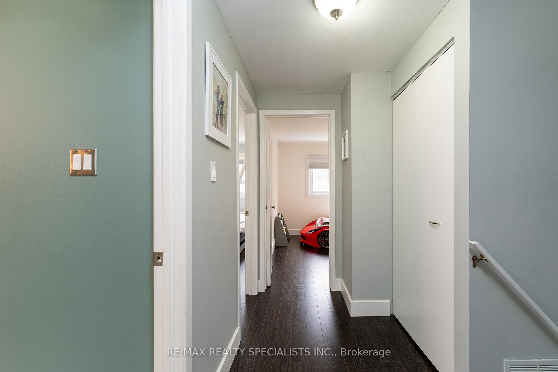 3 Bedrooms Condo at 2050 Upper Middle, Burlington For sale