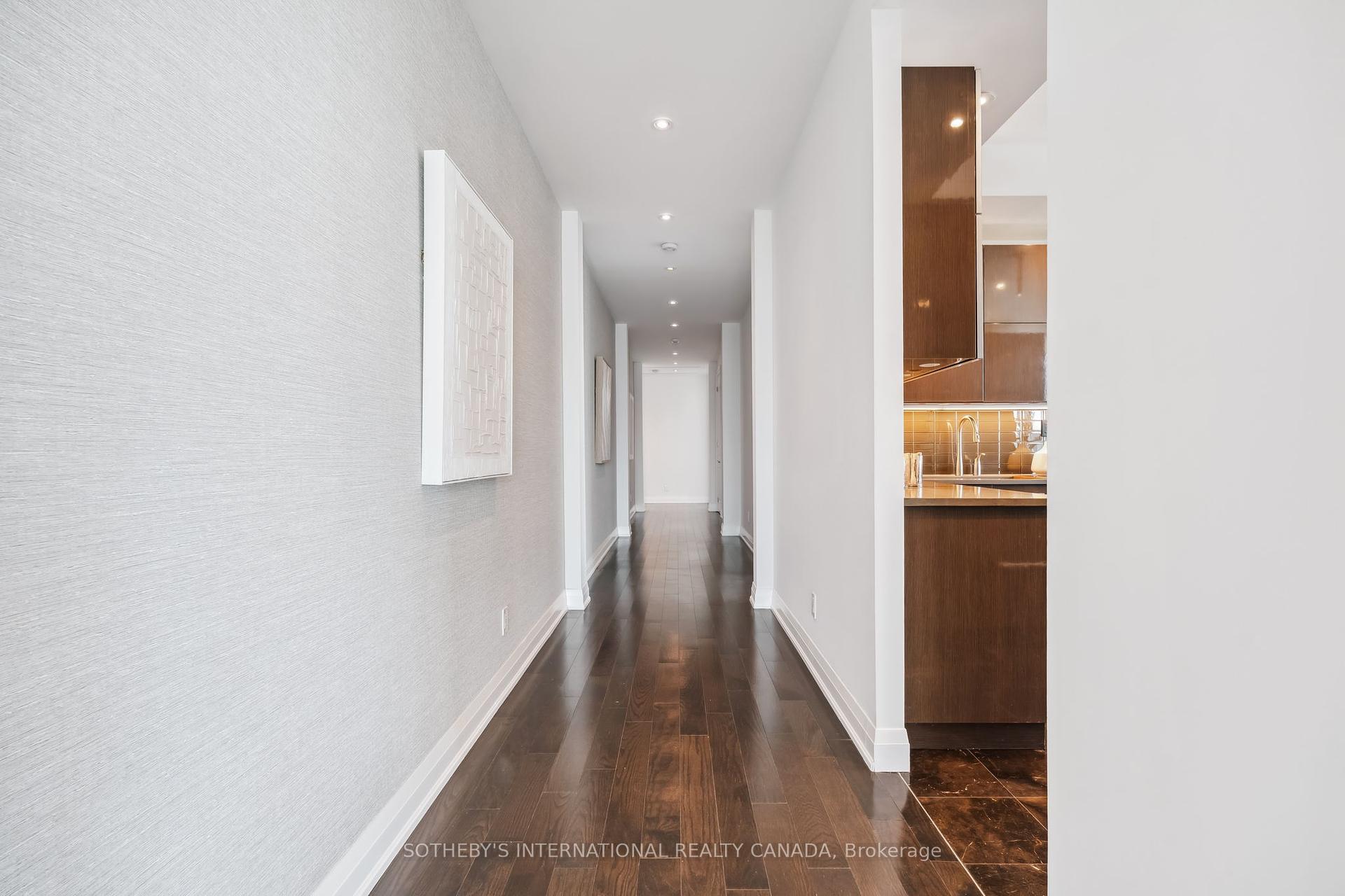 3 Bedrooms Condo at 1 Bedford, Toronto For sale