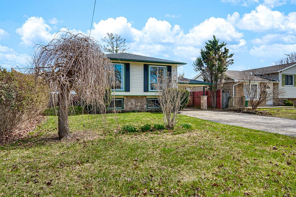 7 CENTENNIAL Drive, St. Catharines, ON L2N 6A3