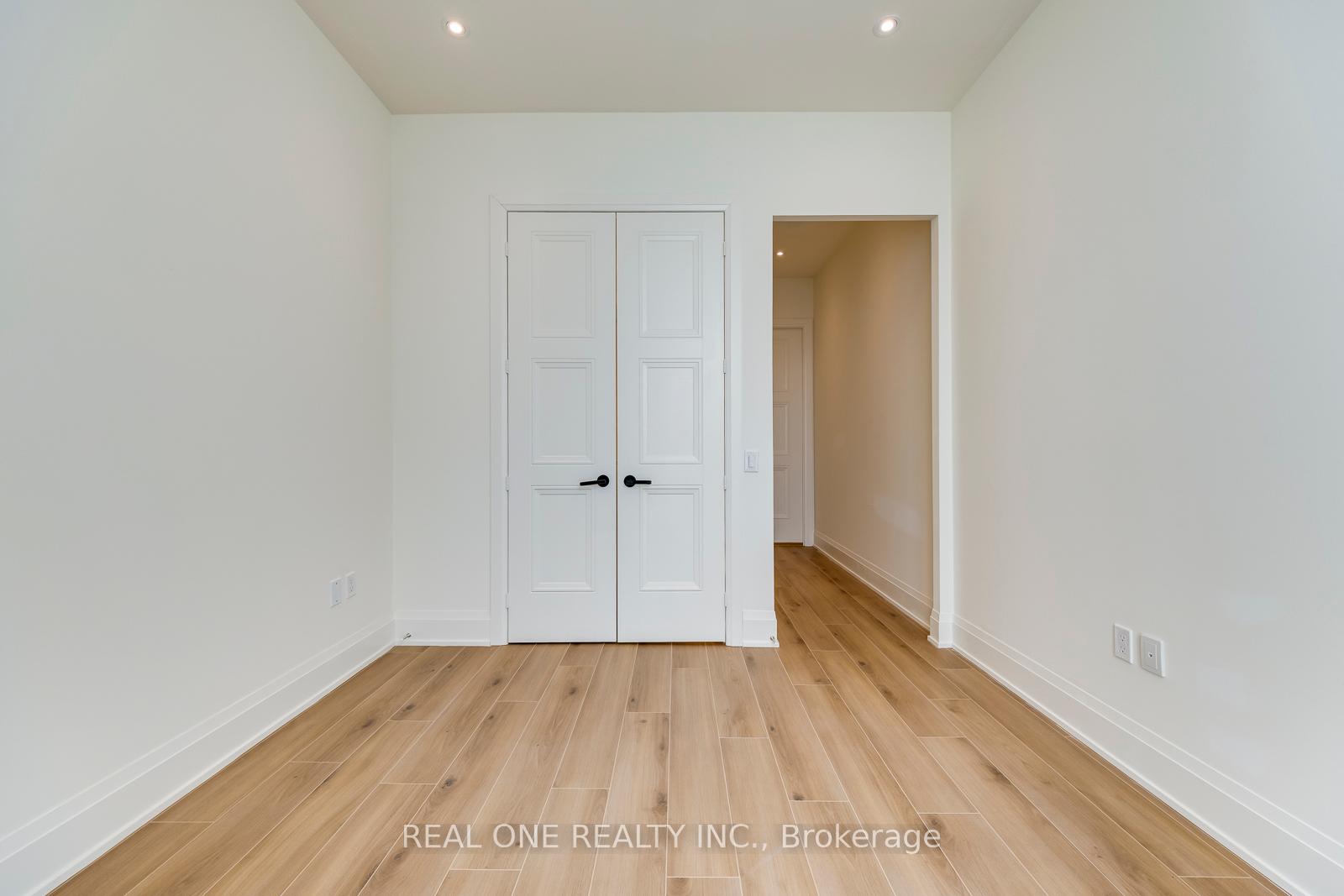 3 Bedrooms Condo at 509 Dundas, Oakville For sale
